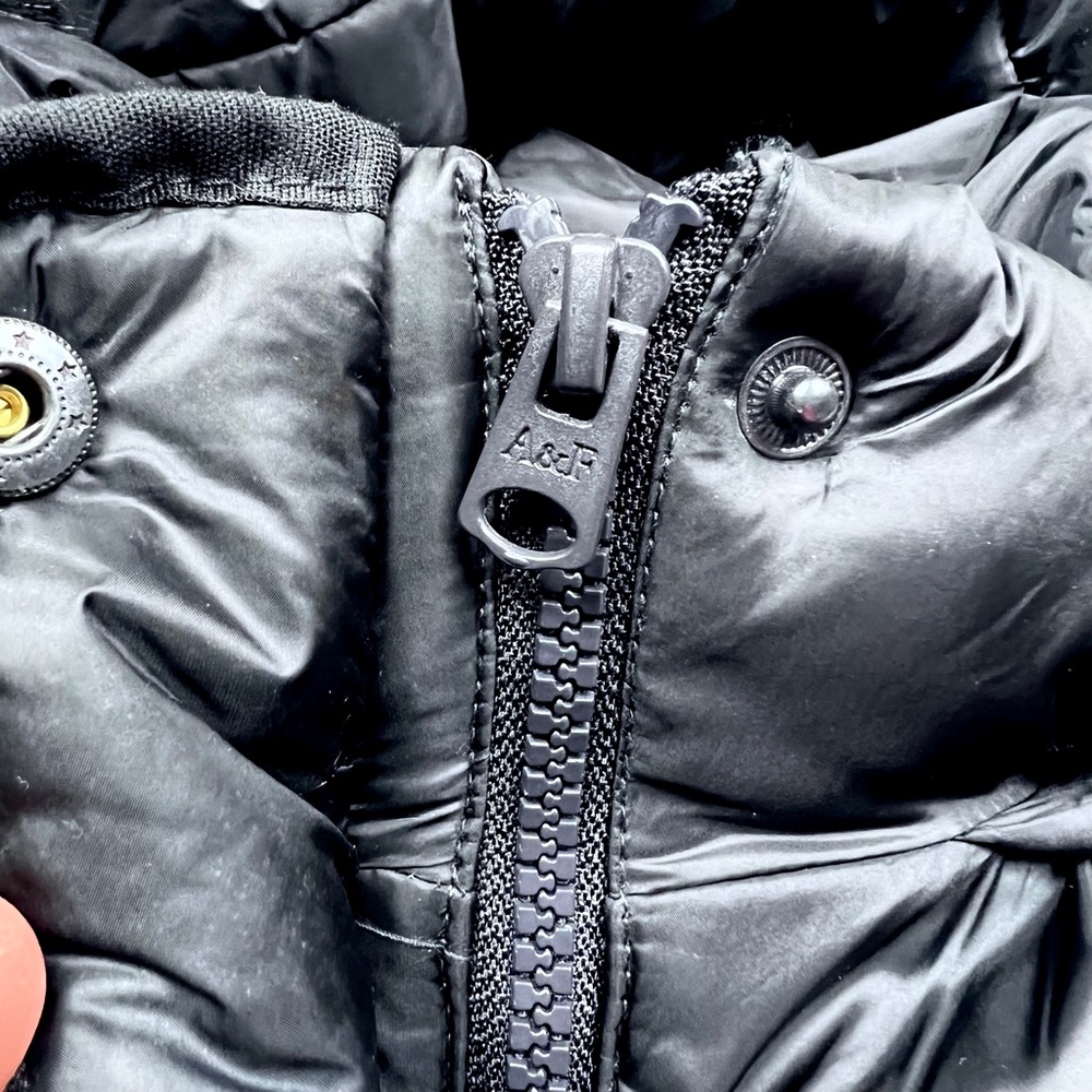 *|•ABERCROMBIE & FITCH•| Puffer Vest Water/Wind Resistant Faux Fur Trimmed Hood* - Picture 13 of 15